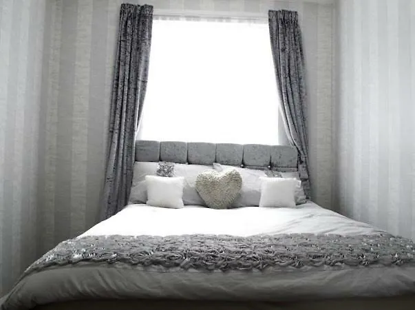 Apartment Modern 2 Bedroom Apartement Edinburgh