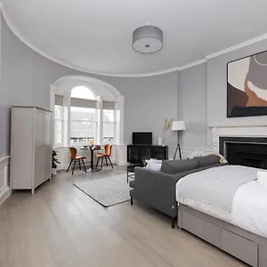  Apartment Joivy Modern Studio In New Town, On Historic George Street