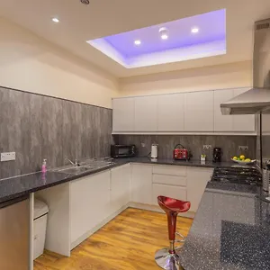  Apartment New 3-bedroom Close To Centre